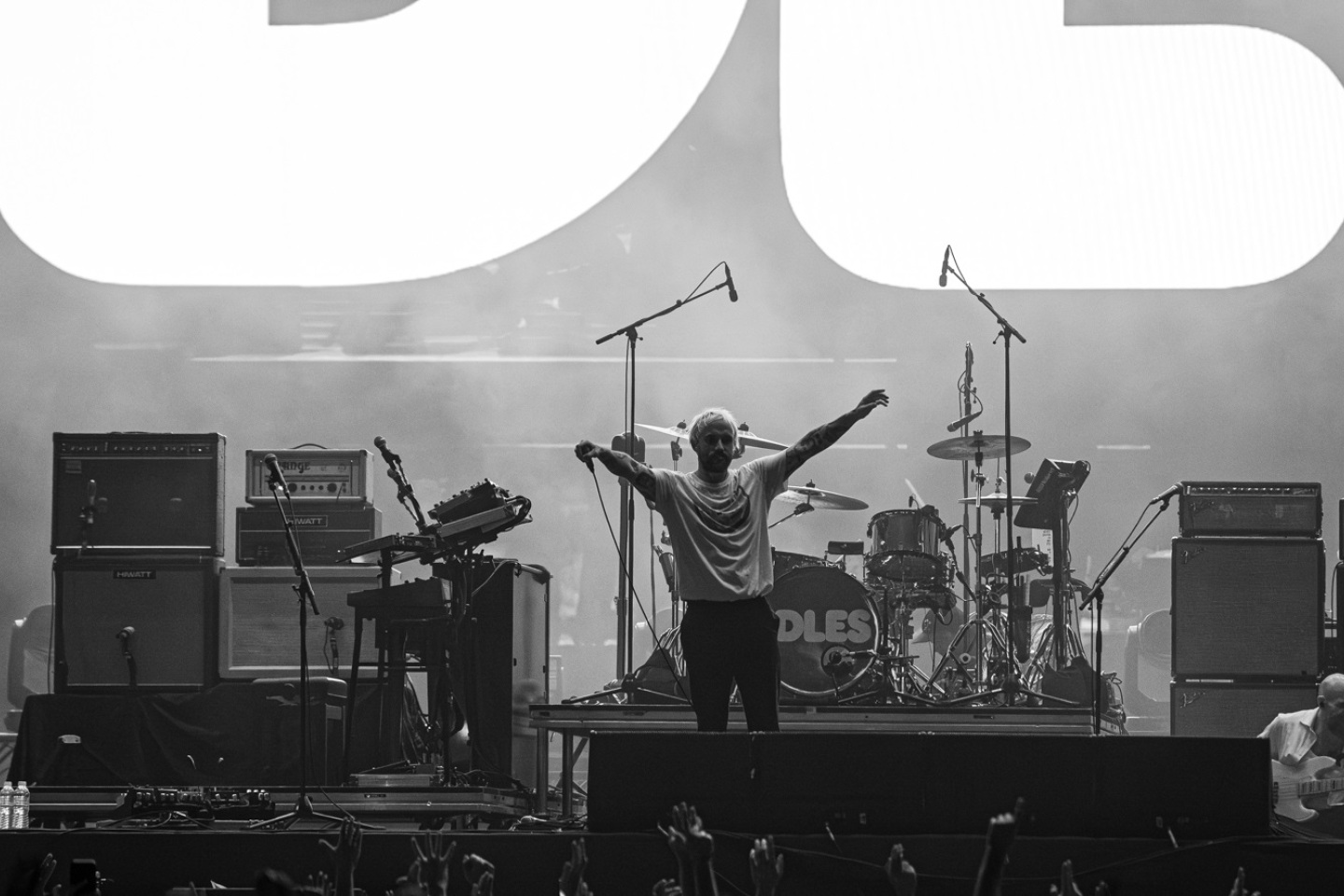 Release Athens 2025: Ανταπόκριση - φωτορεπορτάζ από τις εμφανίσεις των Idles, Glass Beams & Sprints στην Πλατεία Νερού.