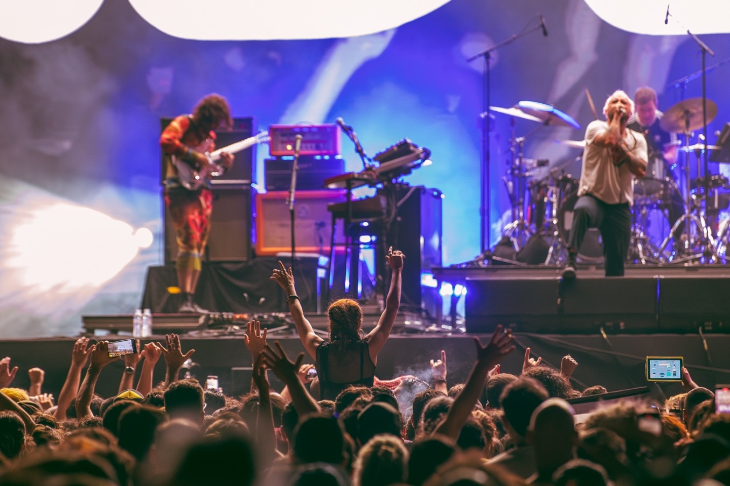 Release Athens 2025: Ανταπόκριση - φωτορεπορτάζ από τις εμφανίσεις των Idles, Glass Beams & Sprints στην Πλατεία Νερού.