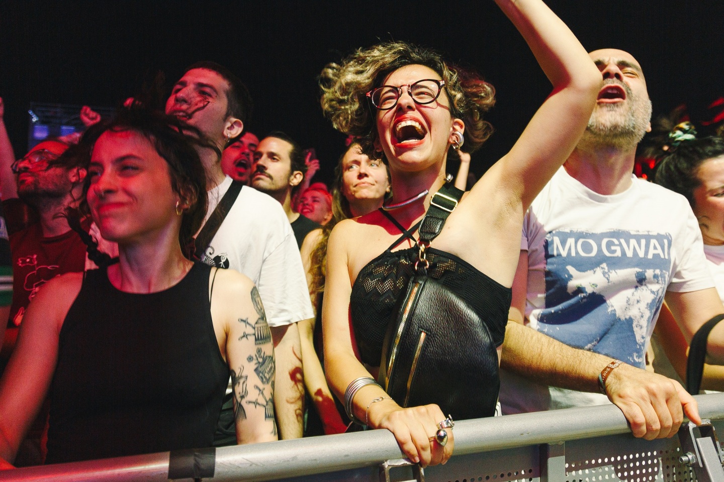 Release Athens 2025: Ανταπόκριση - φωτορεπορτάζ από τις εμφανίσεις των Idles, Glass Beams & Sprints στην Πλατεία Νερού.