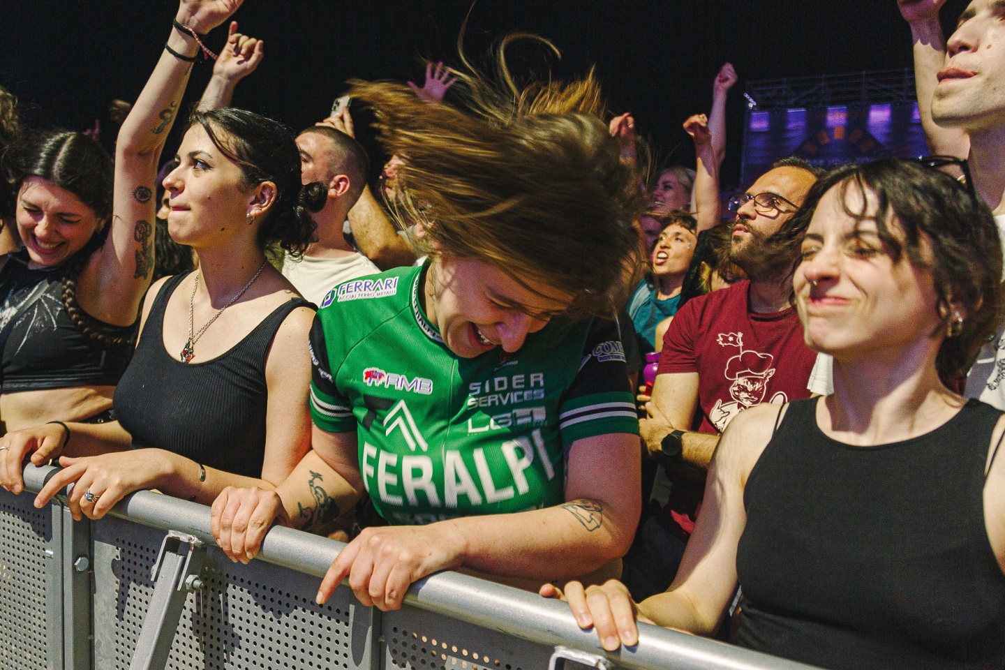 Release Athens 2025: Ανταπόκριση - φωτορεπορτάζ από τις εμφανίσεις των Idles, Glass Beams & Sprints στην Πλατεία Νερού.