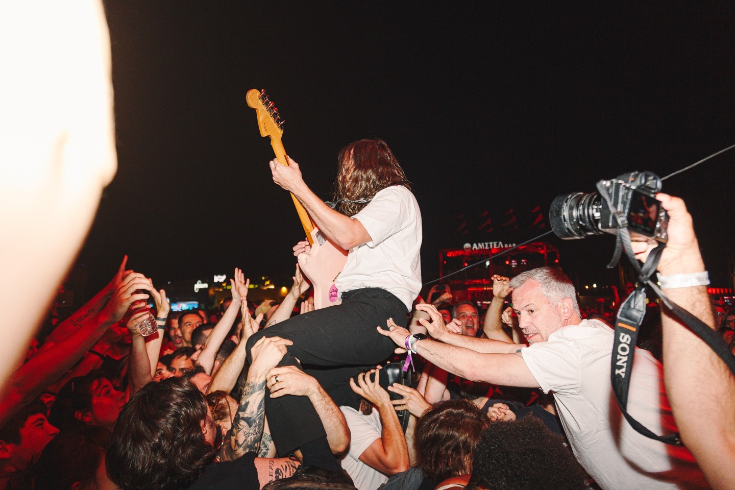 Release Athens 2025: Ανταπόκριση - φωτορεπορτάζ από τις εμφανίσεις των Idles, Glass Beams & Sprints στην Πλατεία Νερού.