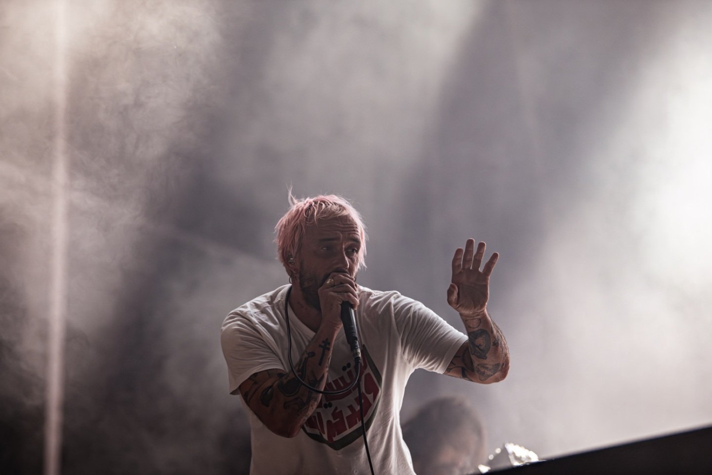 Release Athens 2025: Ανταπόκριση - φωτορεπορτάζ από τις εμφανίσεις των Idles, Glass Beams & Sprints στην Πλατεία Νερού.