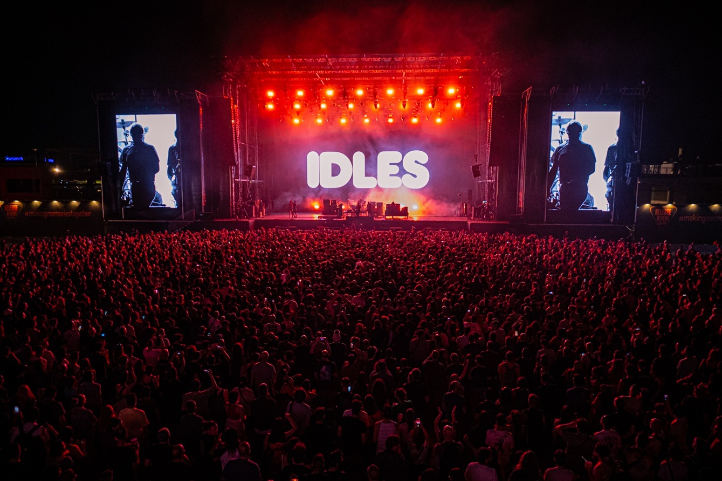 Release Athens 2025: Ανταπόκριση - φωτορεπορτάζ από τις εμφανίσεις των Idles, Glass Beams & Sprints στην Πλατεία Νερού.