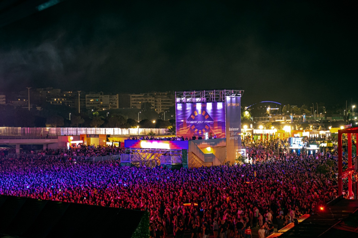 Release Athens 2025: Ανταπόκριση - φωτορεπορτάζ από τις εμφανίσεις των Παύλου Παυλίδη, Κωνσταντίνου Βήτα και Super Stereo στην Πλατεία Νερού