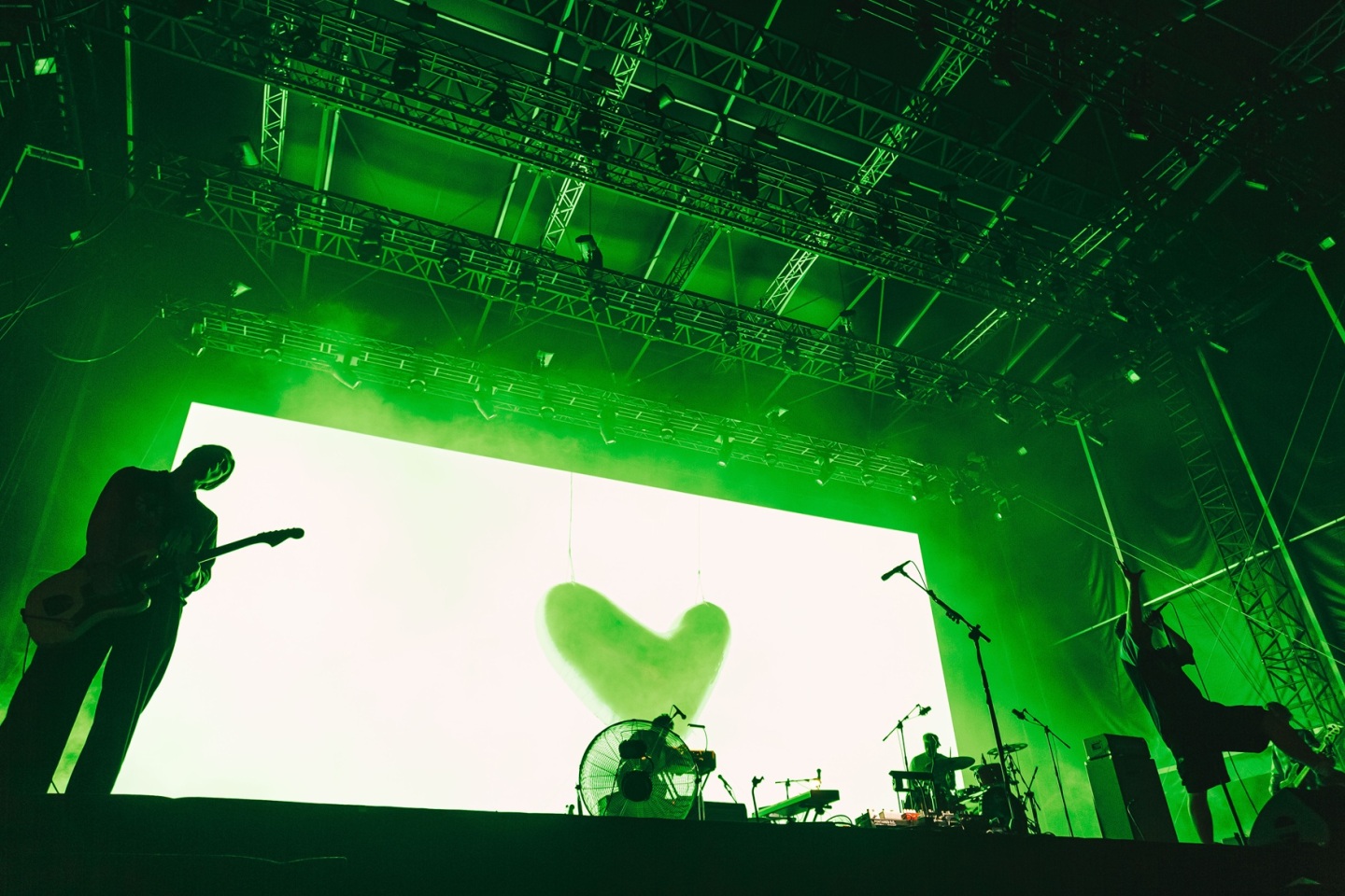 Release Athens 2025: Ανταπόκριση - φωτορεπορτάζ από τις εμφανίσεις των Fontaines D.C., Boy Harsher και Shame στην Πλατεία Νερού