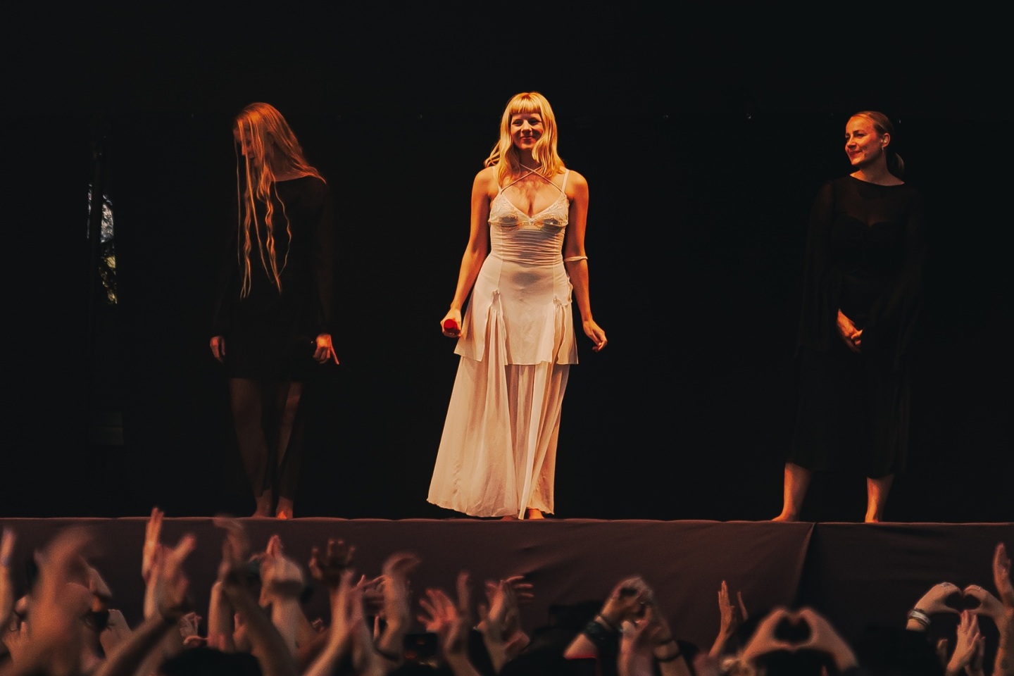 Release Athens 2025: Ανταπόκριση - φωτορεπορτάζ από τις εμφανίσεις των London Grammar, Aurora και Klangphonics στην Πλατεία Νερού