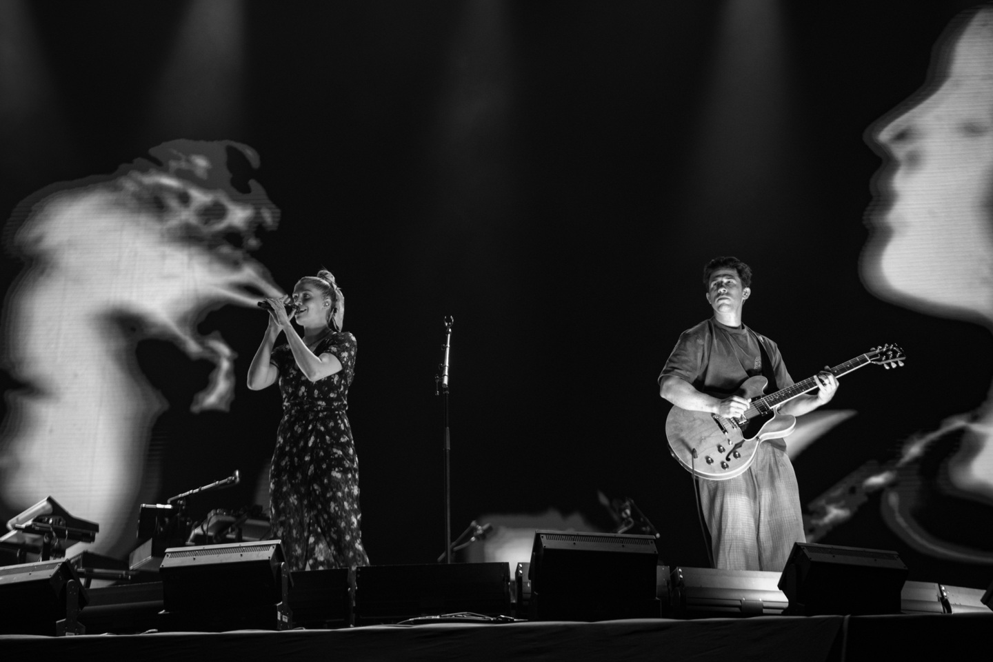 Release Athens 2025: Ανταπόκριση - φωτορεπορτάζ από τις εμφανίσεις των London Grammar, Aurora και Klangphonics στην Πλατεία Νερού