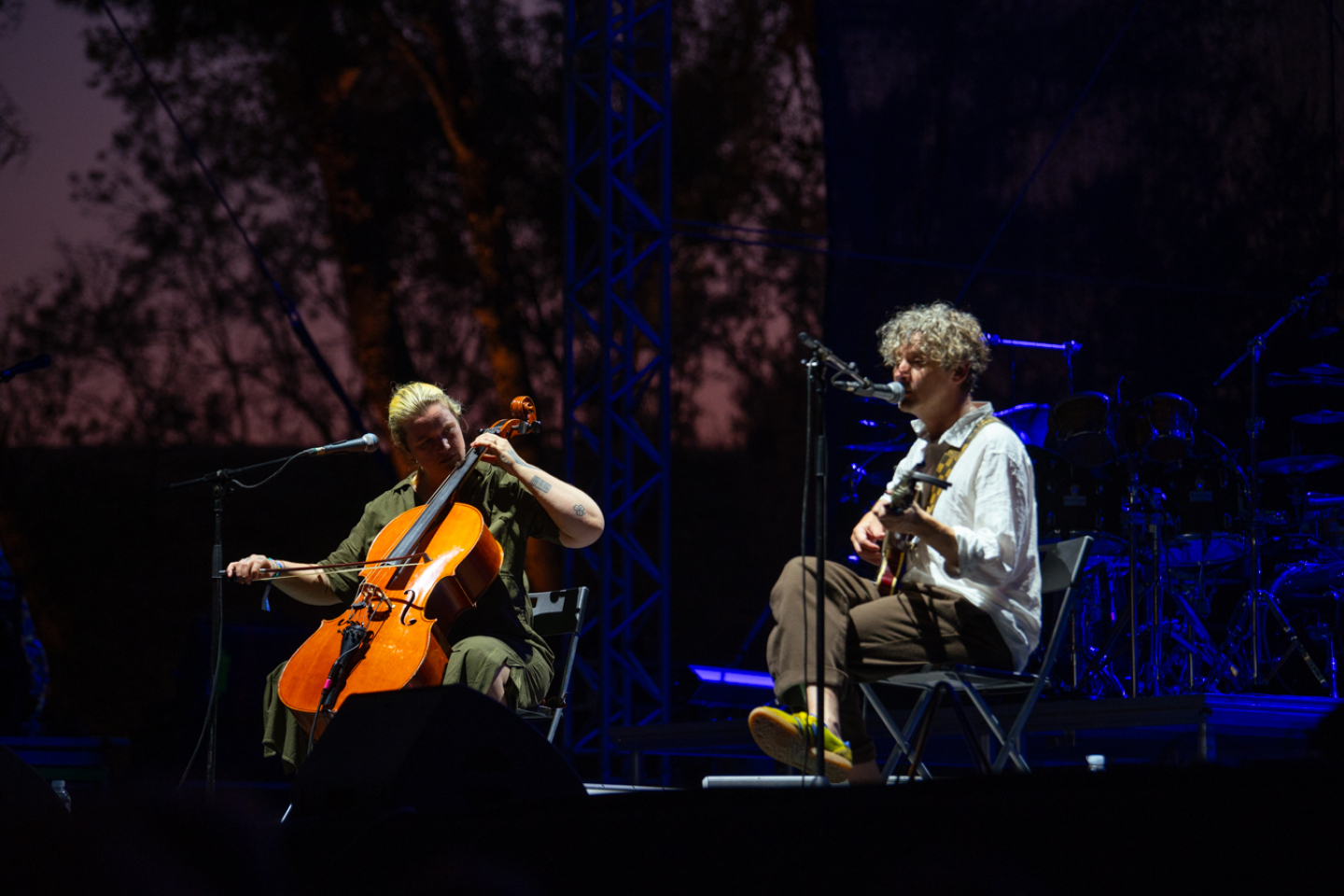 Ανταπόκριση από την εμφάνιση των Μπεθ Γκίμπονς και Bill Ryder - Jones στο Θέατρο Λυκαβηττού