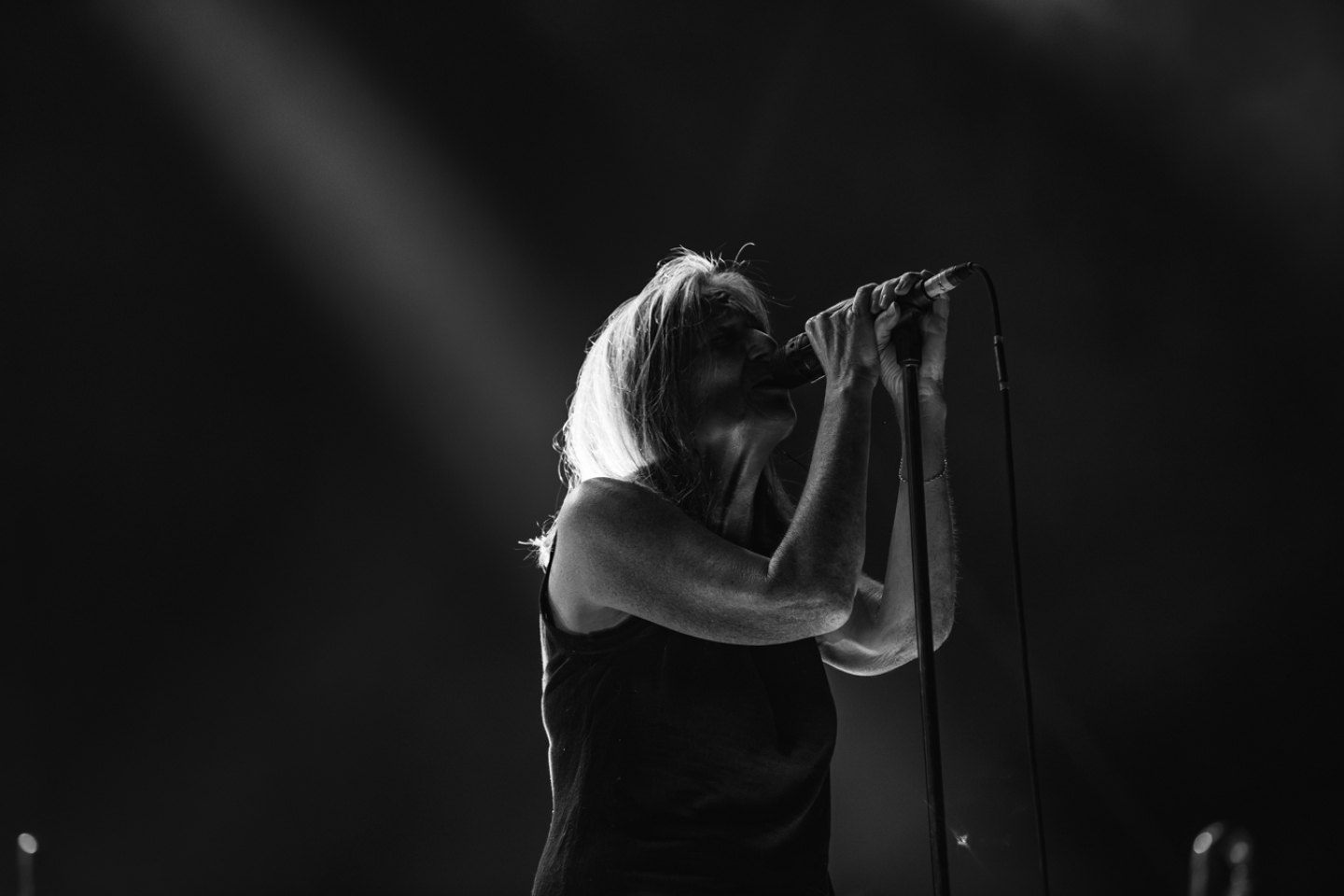 Ανταπόκριση από την εμφάνιση των Μπεθ Γκίμπονς και Bill Ryder - Jones στο Θέατρο Λυκαβηττού