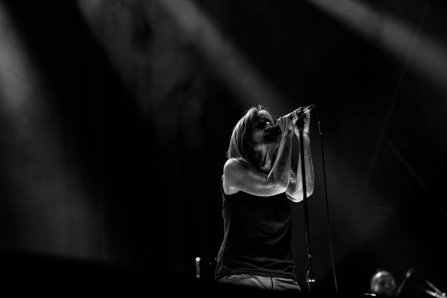 Ανταπόκριση από την εμφάνιση των Μπεθ Γκίμπονς και Bill Ryder - Jones στο Θέατρο Λυκαβηττού