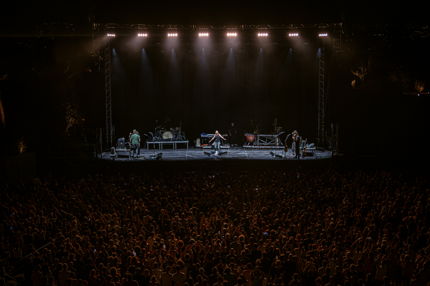 Ανταπόκριση από την εμφάνιση των Μπεθ Γκίμπονς και Bill Ryder - Jones στο Θέατρο Λυκαβηττού