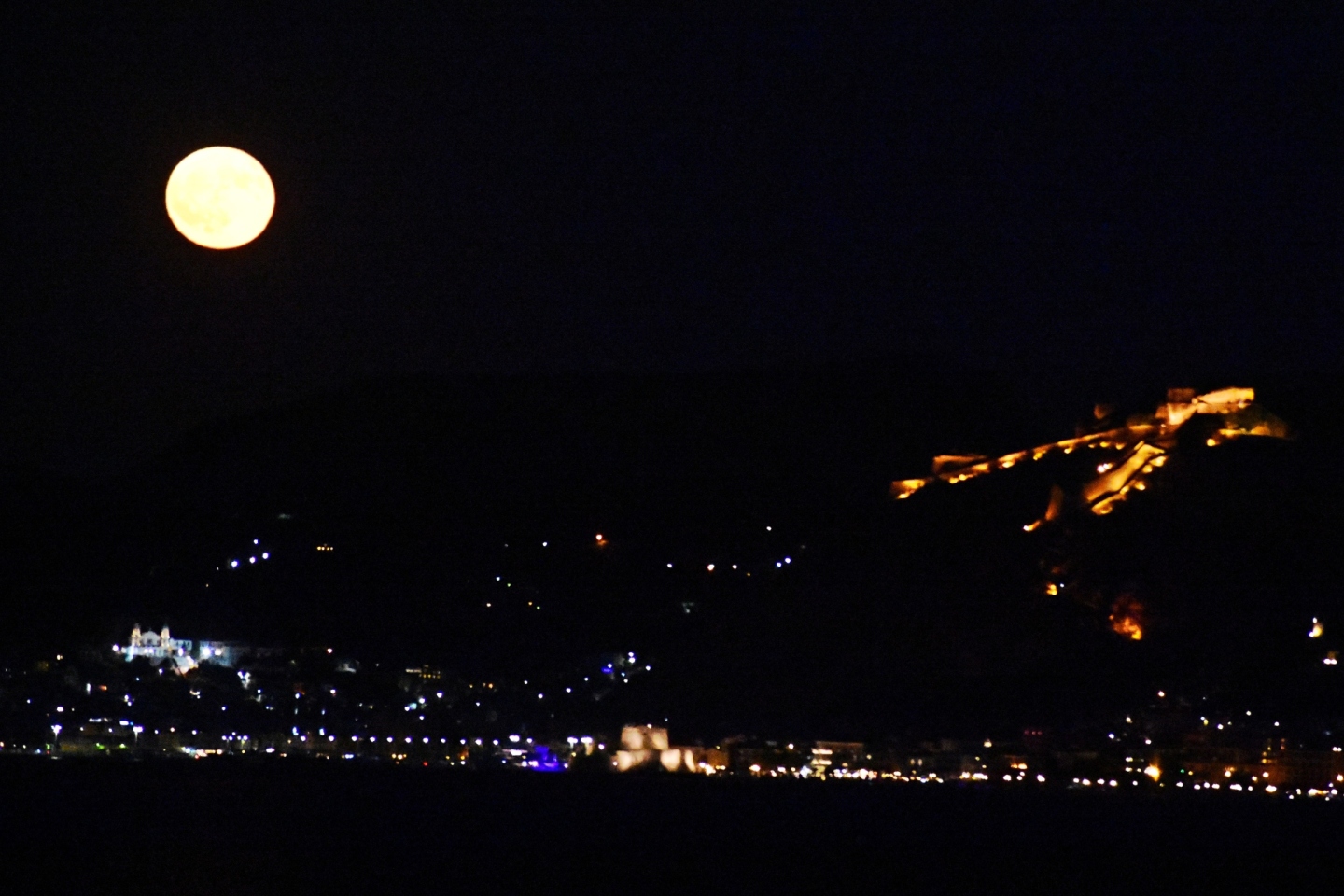 Πανσέληνος Αυγούστου