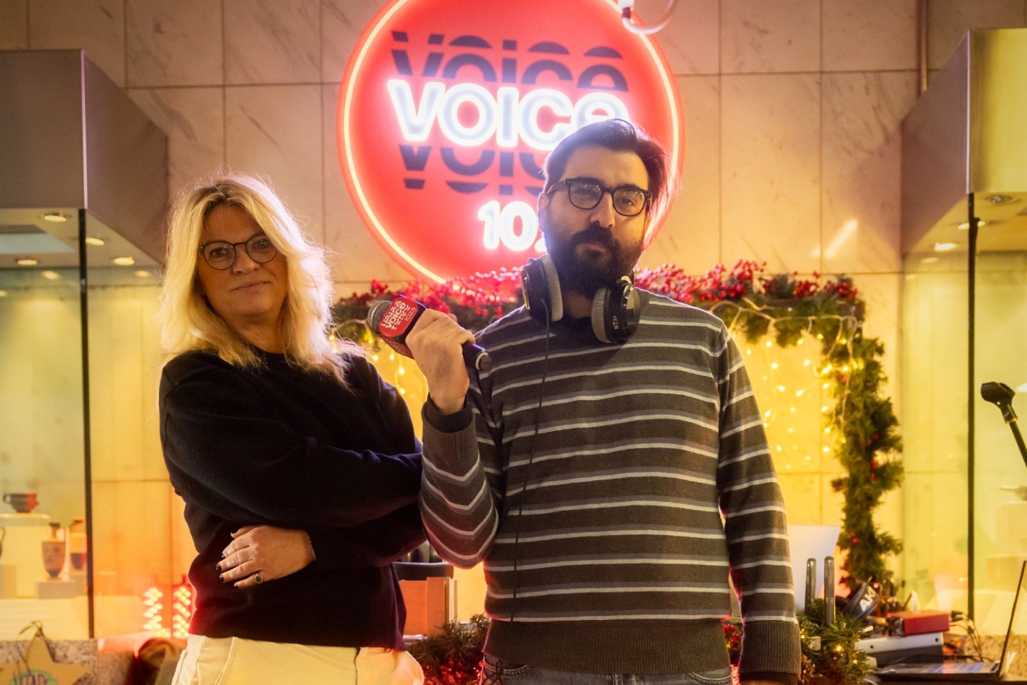 Οι ραδιοφωνικοί παραγωγοί Επιστήμη Μπινάζη και Διονύσης Νοταράκης 