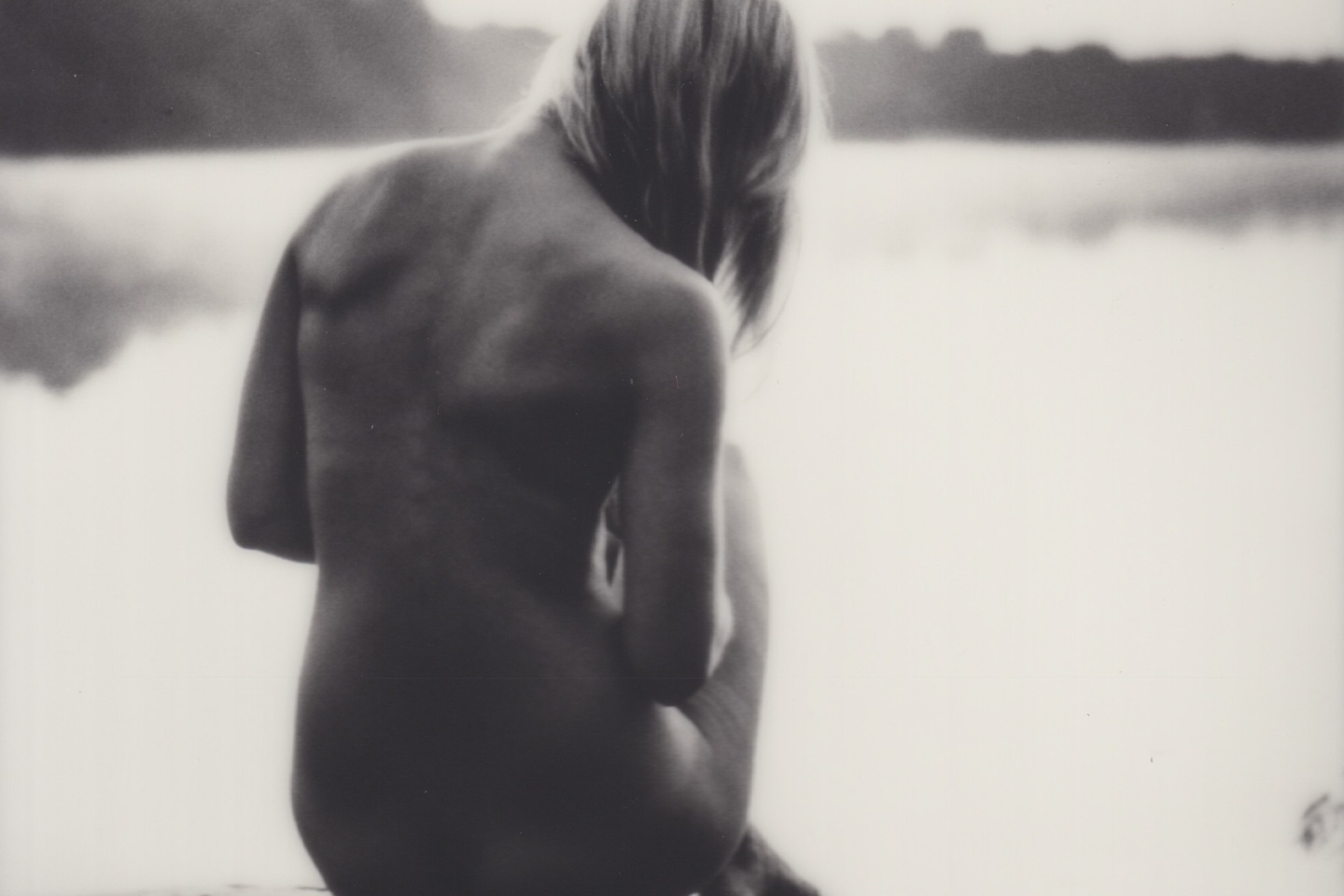 EROS: Η ανεπανάληπτη στιγμή του έρωτα μέσα από την Polaroid