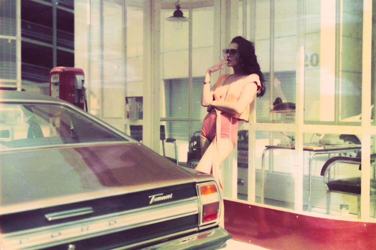 EROS: Η ανεπανάληπτη στιγμή του έρωτα μέσα από την Polaroid