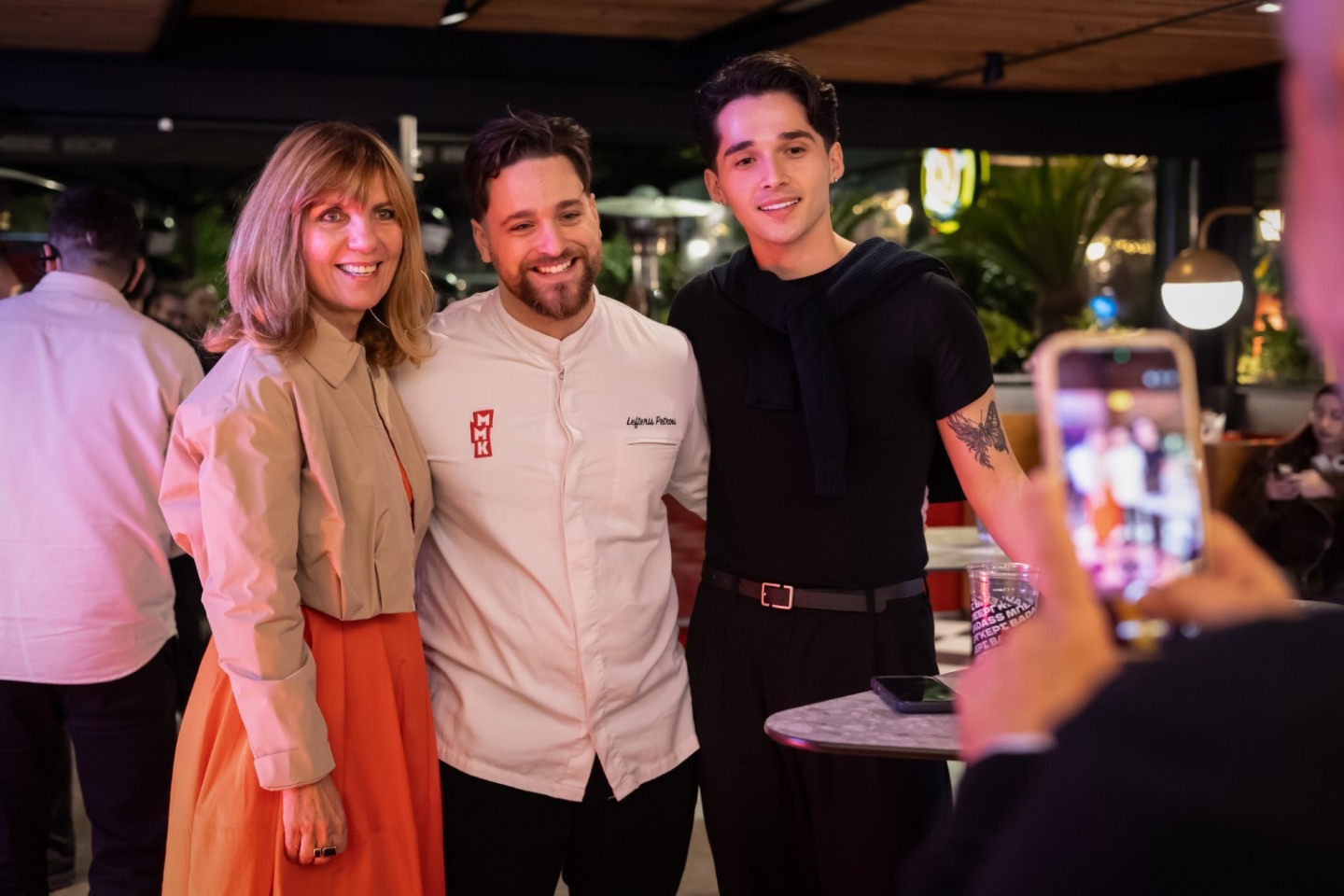  Μπαρ Μπεε Κιου & Voice 102.5 