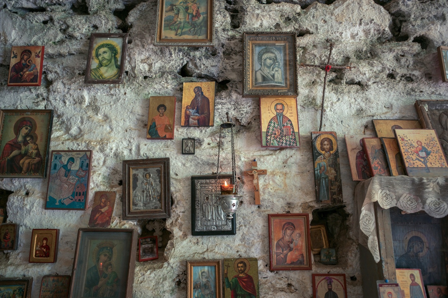 Εικονογραφώντας «Το Θαύμα της Καισαριανής» 