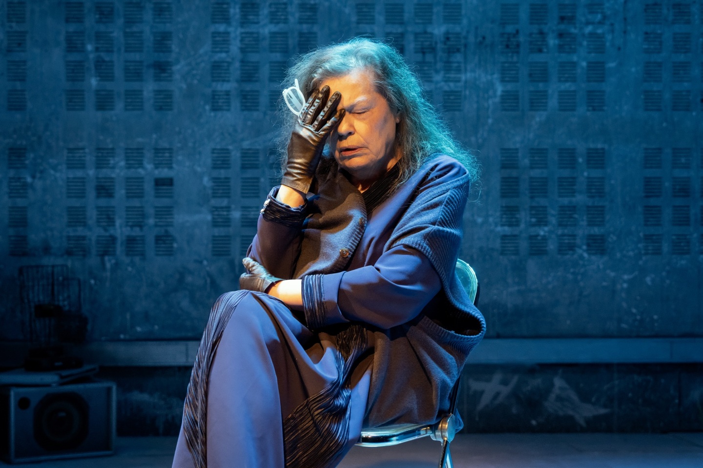 Ο Ουρανός Κατακόκκινος στον γαλαξία της Αναγνωστάκη - Μπήκαμε στις πρόβες της παράστασης στο Θέατρο Ψυρρή