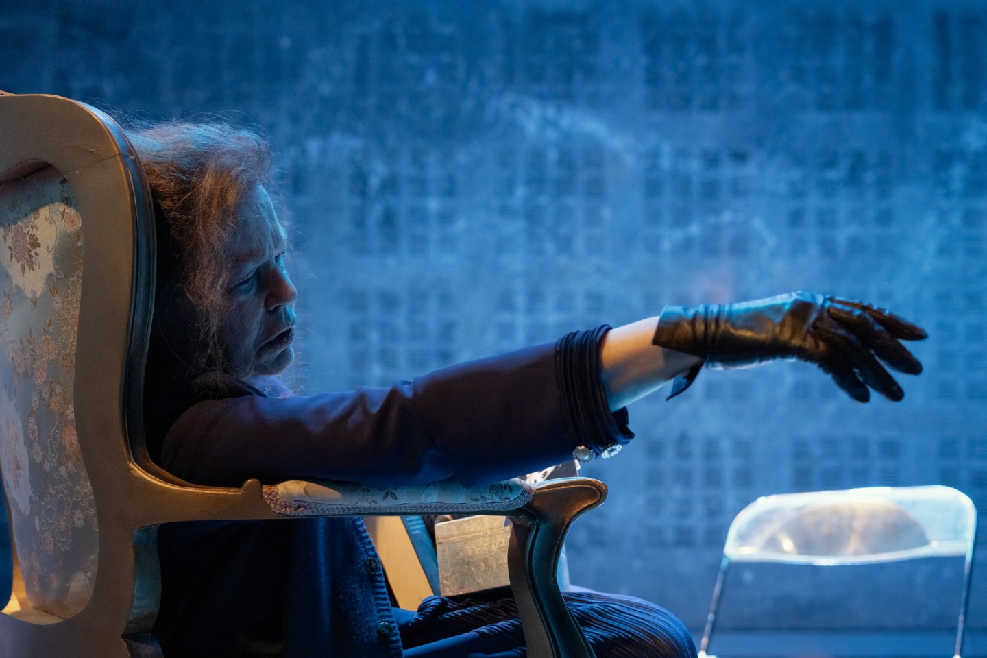 Ο Ουρανός Κατακόκκινος στον γαλαξία της Αναγνωστάκη - Μπήκαμε στις πρόβες της παράστασης στο Θέατρο Ψυρρή