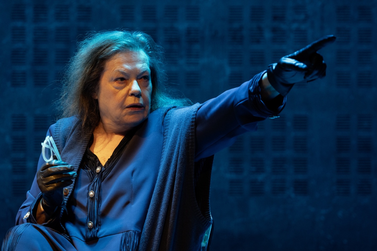 Ο Ουρανός Κατακόκκινος στον γαλαξία της Αναγνωστάκη - Μπήκαμε στις πρόβες της παράστασης στο Θέατρο Ψυρρή