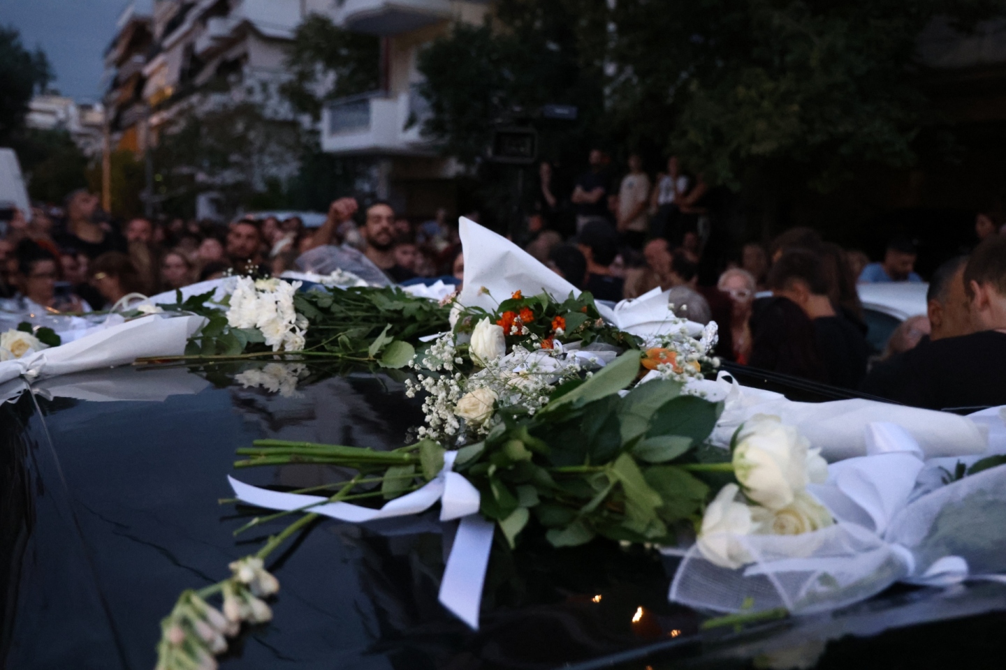 Σε αγρυπνία η σορός του Γιώργου Μαζωνάκη
