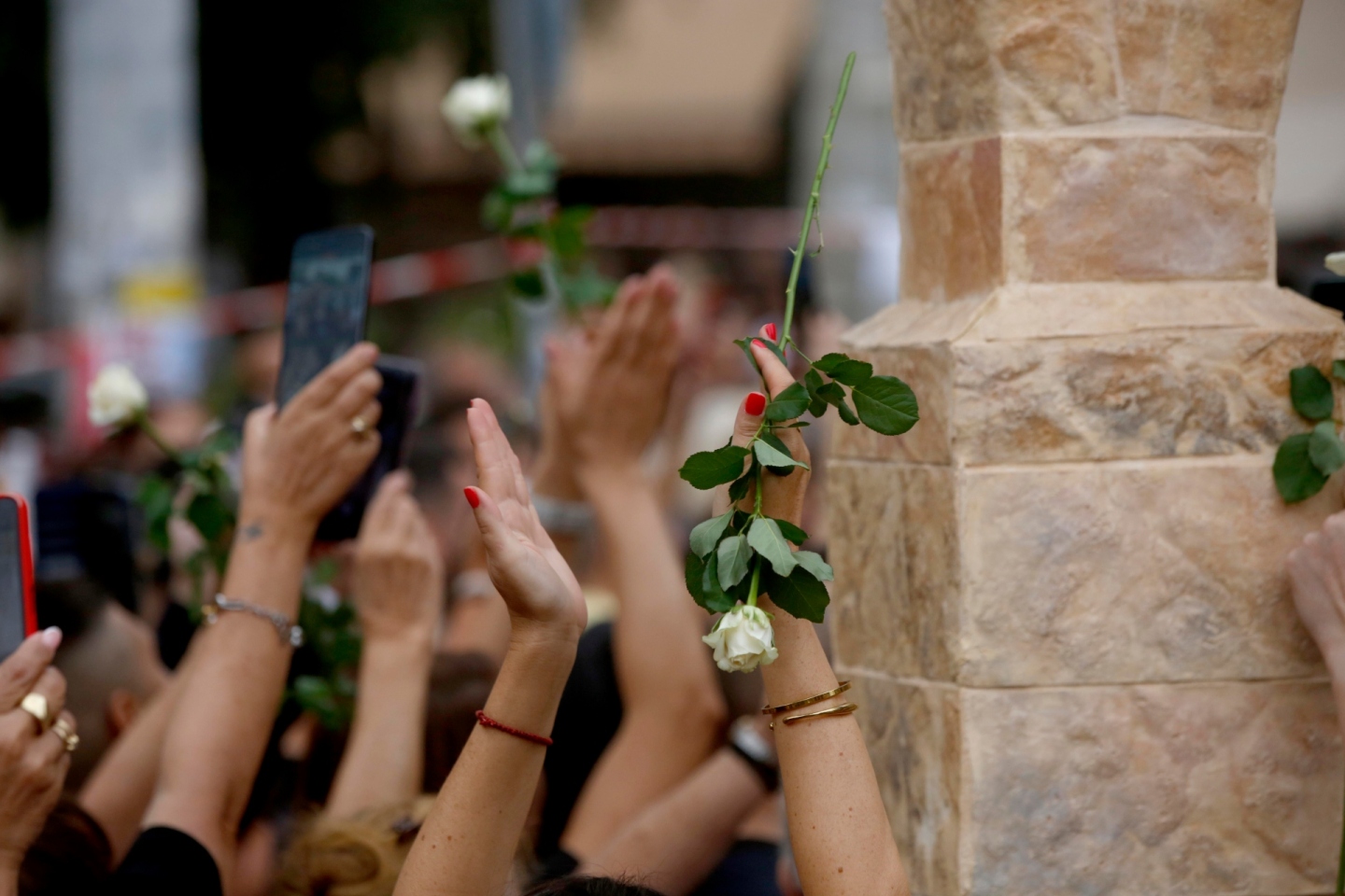 Σε αγρυπνία η σορός του Γιώργου Μαζωνάκη