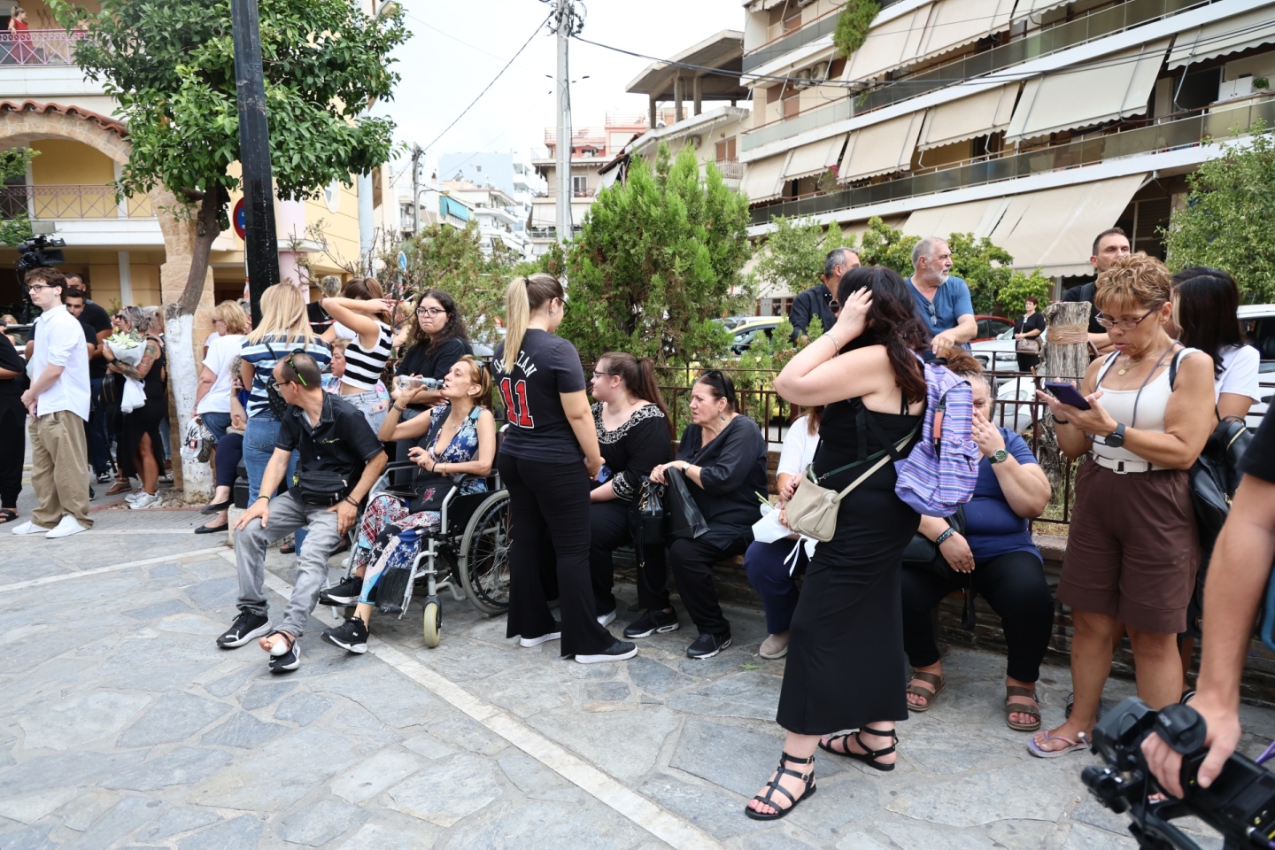 Σε αγρυπνία η σορός του Γιώργου Μαζωνάκη