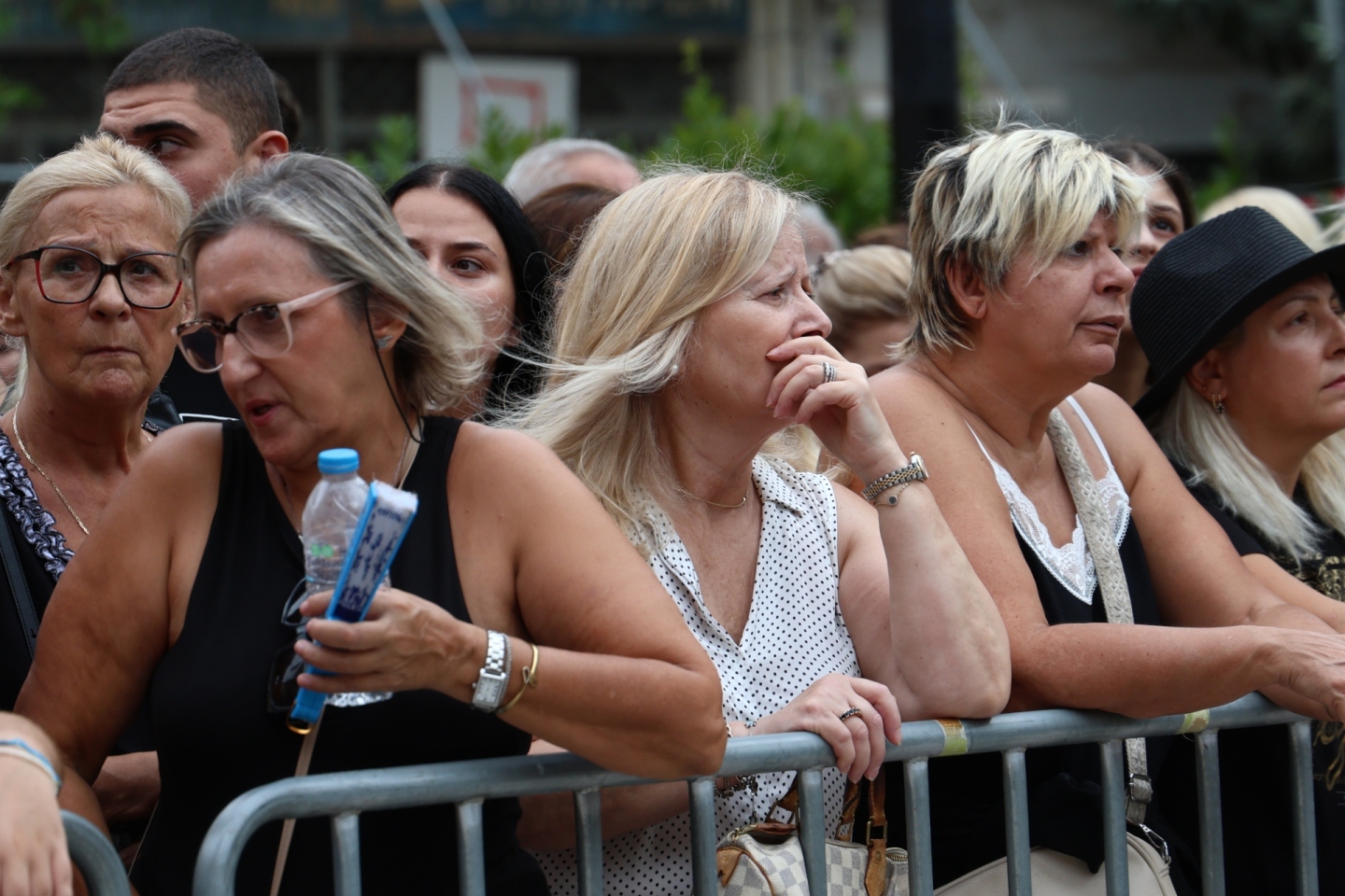 Σε αγρυπνία η σορός του Γιώργου Μαζωνάκη