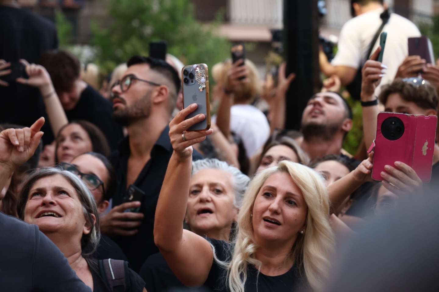 Σε αγρυπνία η σορός του Γιώργου Μαζωνάκη