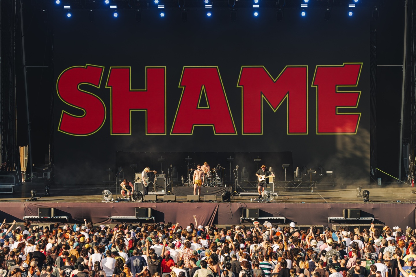 Release Athens 2025: Ανταπόκριση - φωτορεπορτάζ από τις εμφανίσεις των Fontaines D.C., Boy Harsher και Shame στην Πλατεία Νερού