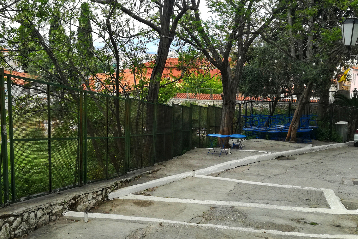 Οδός Διόσκουρων, Πλάκα