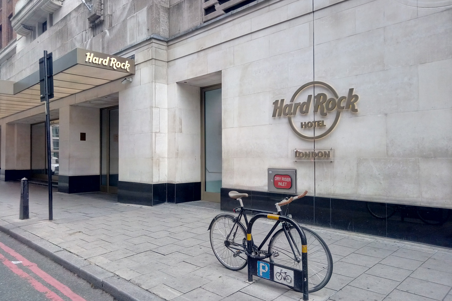 Το Λονδίνο ζει ακόμα στη σκιά της πανδημίας