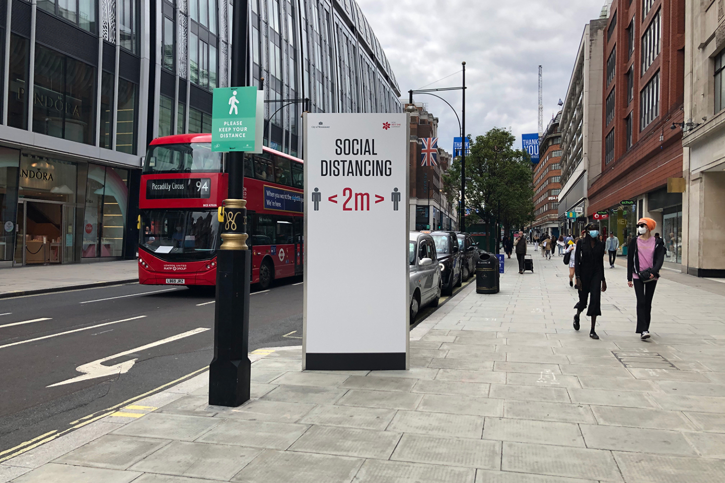 Το Λονδίνο ζει ακόμα στη σκιά της πανδημίας