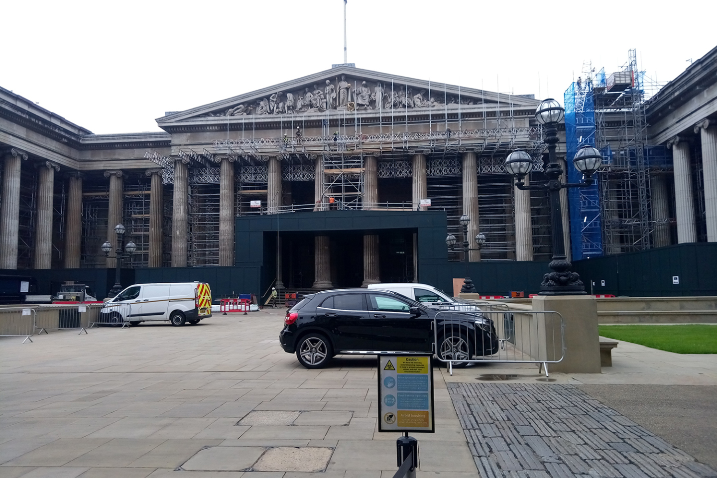 Το Λονδίνο ζει ακόμα στη σκιά της πανδημίας