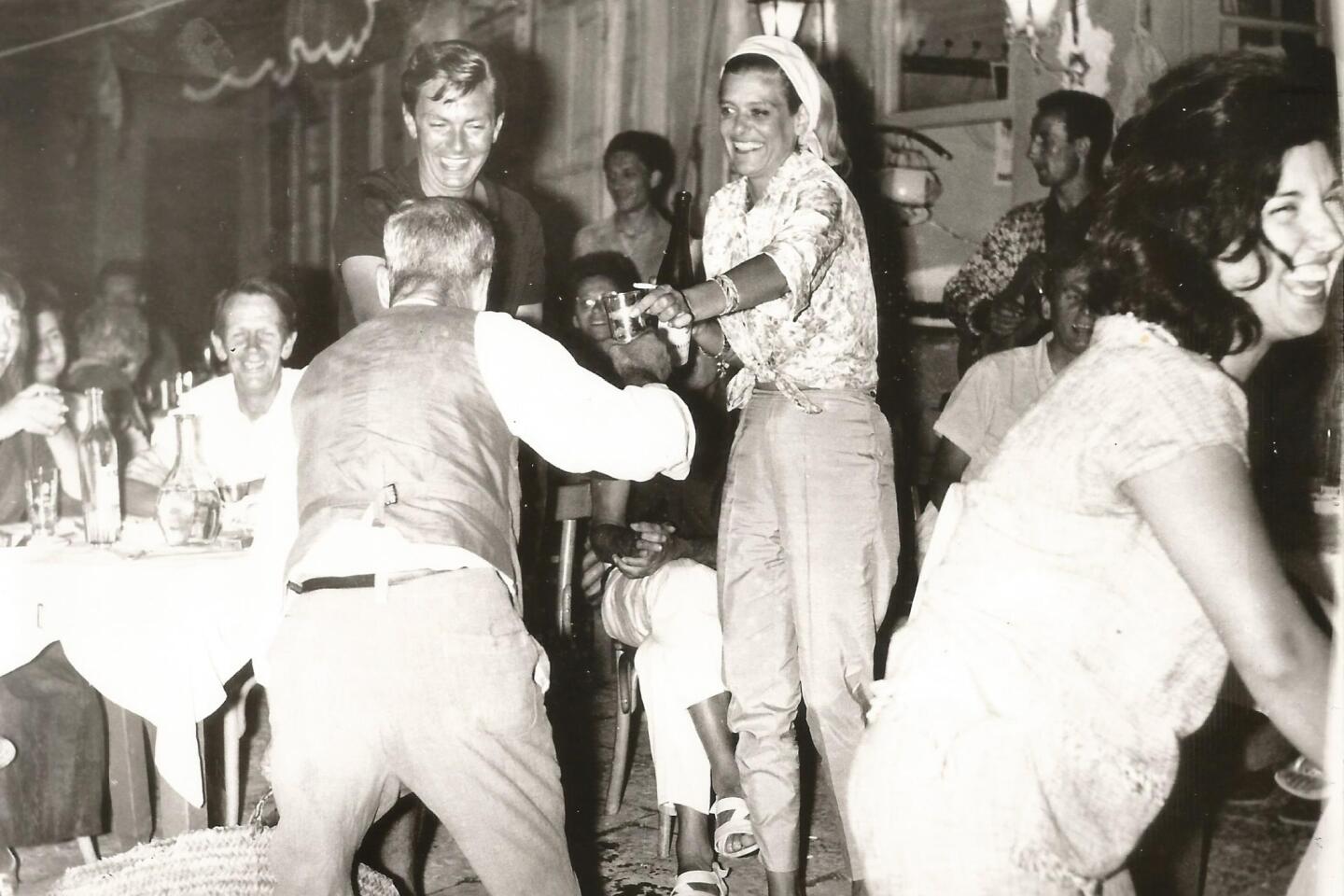 Η Μελίνα Μερκούρη σε γλέντι στην Ύδρα