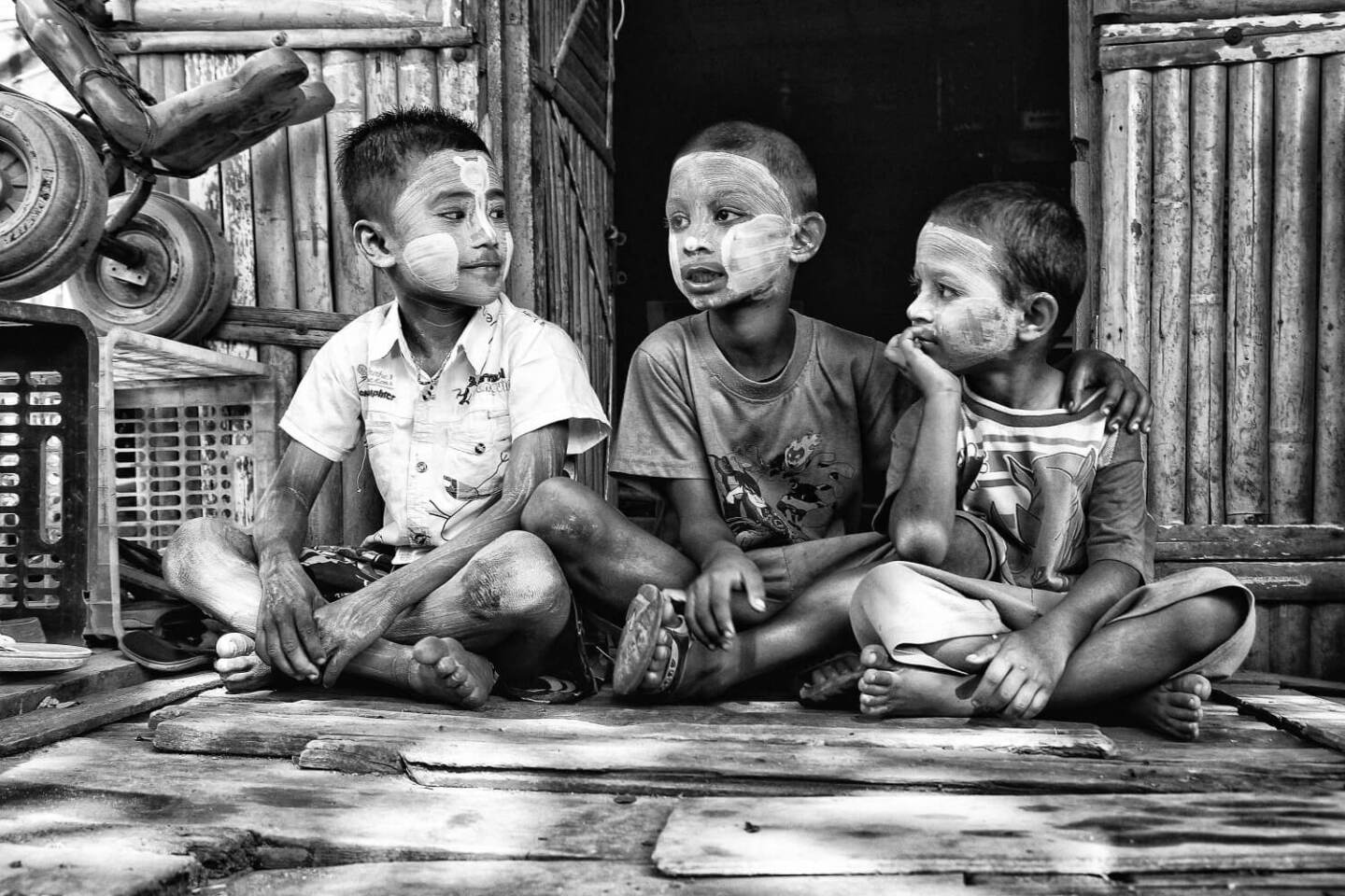 Μιανμάρ, D. W.