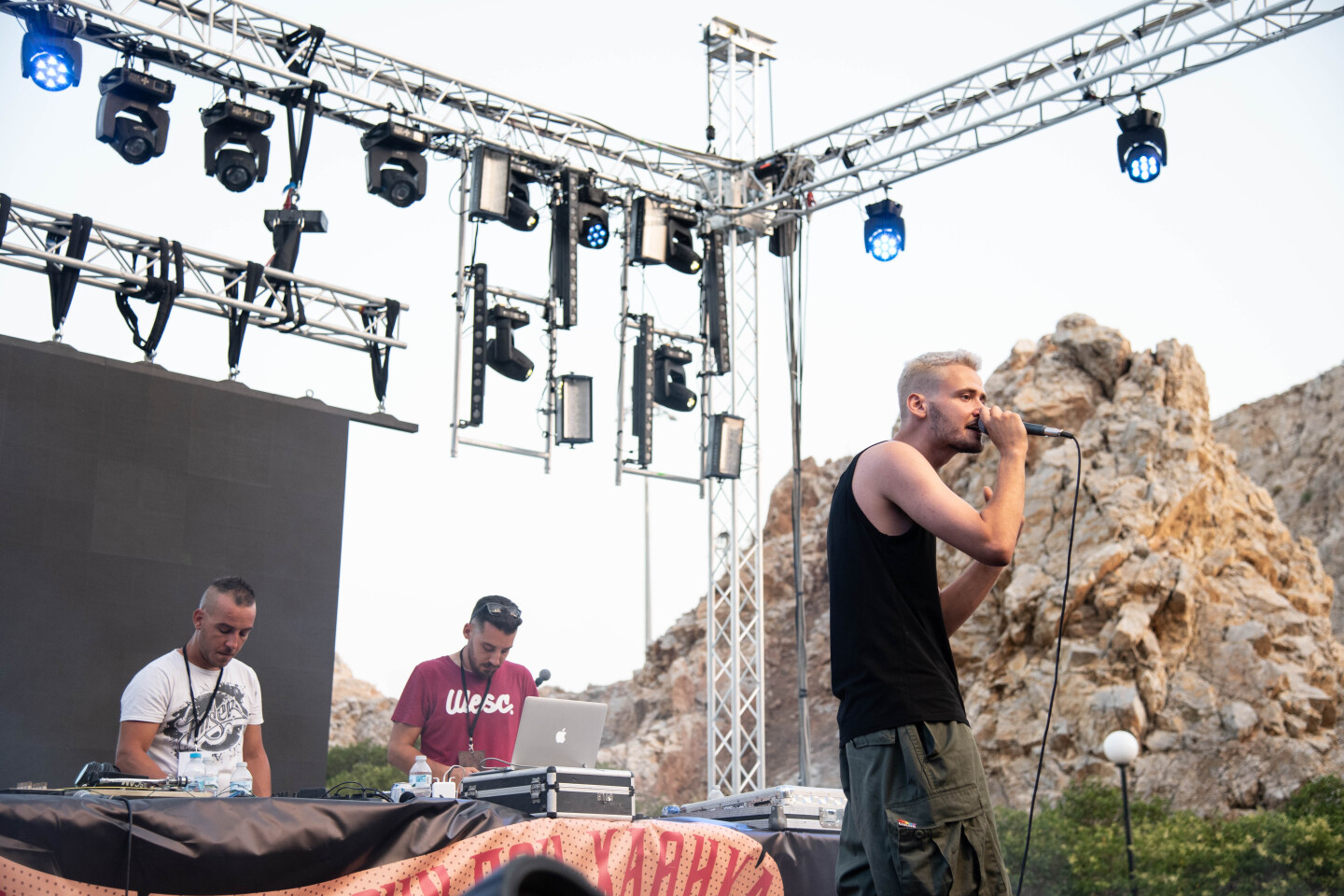 Ραμμένος Άσσος - Στιγμιότυπο από hip hop συναυλία στο Κατράκειο Θέατρο Νίκαιας