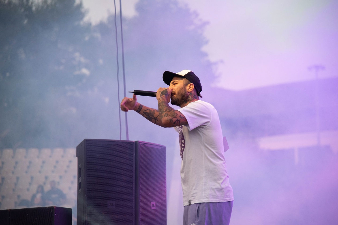 Tiny Jackal - Στιγμιότυπο από hip hop συναυλία στο Κατράκειο Θέατρο Νίκαιας