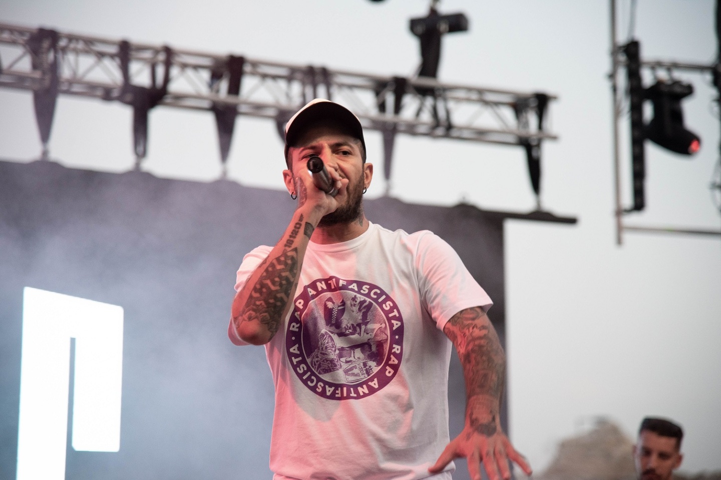 Tiny Jackal - Στιγμιότυπο από hip hop συναυλία στο Κατράκειο Θέατρο Νίκαιας