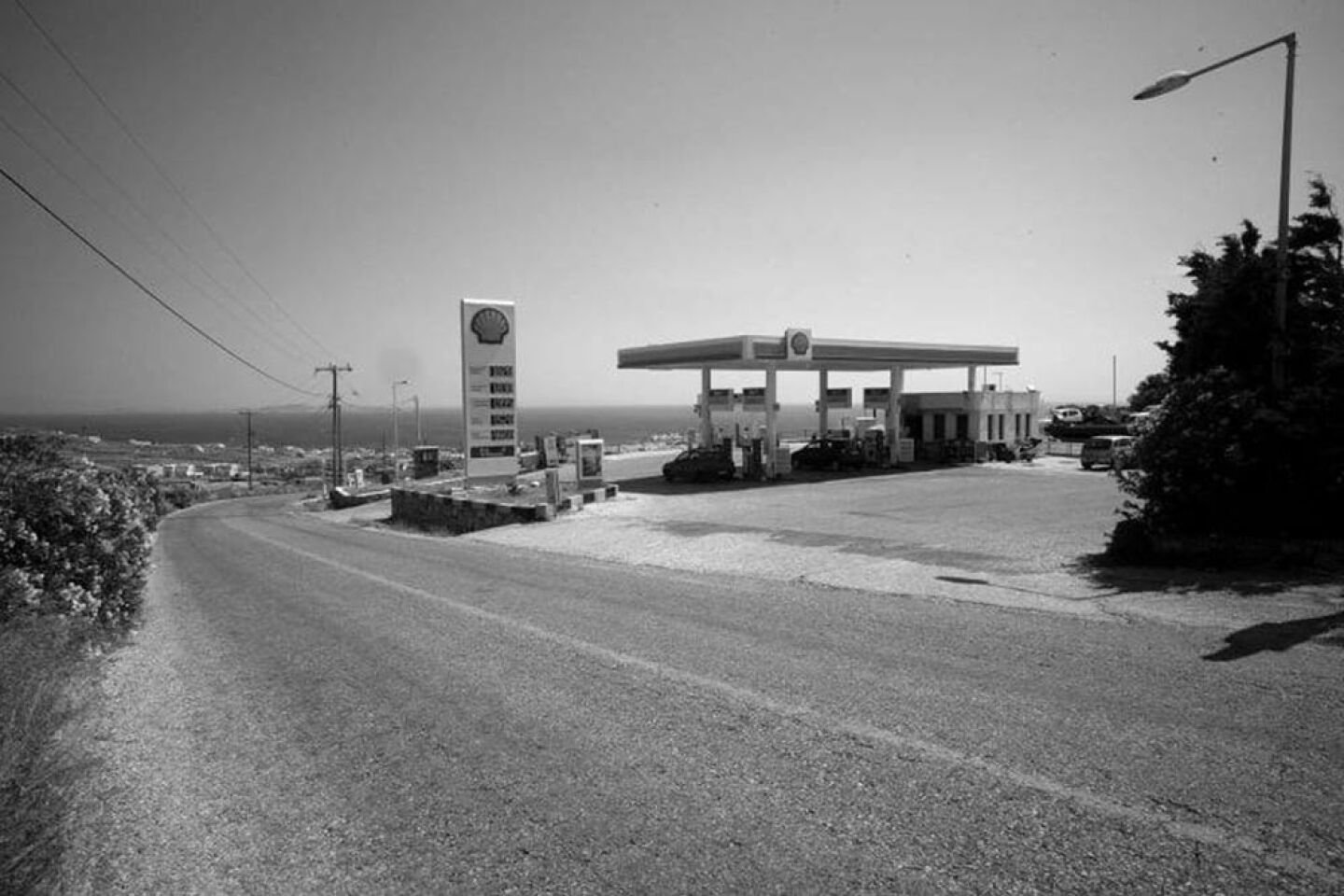 Στο Ξωτικό wine&deli στον Τριαντάρο παρουσιάζεται η έκθεση φωτογραφίας «Tinos, Shaped by the Wind»