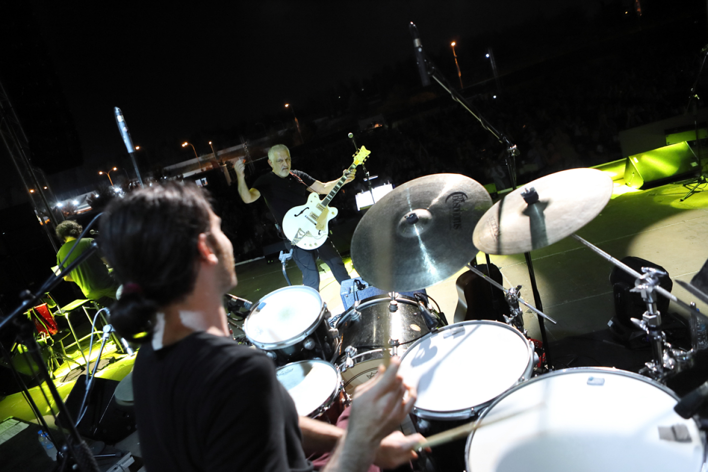 Στιγμιότυπο από τη συναυλία των Νίκου Πορτοκάλογλου, Στάθη Δρογώση, Αγάπη Διαγγελάκη, Βύρωνα Τσουράπη