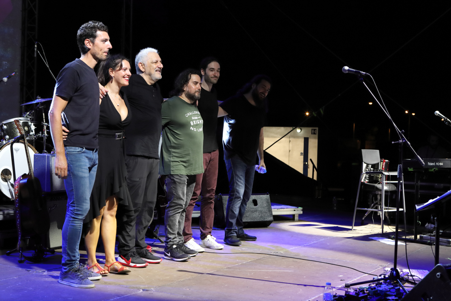 Στιγμιότυπο από τη συναυλία των Νίκου Πορτοκάλογλου, Στάθη Δρογώση, Αγάπη Διαγγελάκη, Βύρωνα Τσουράπη