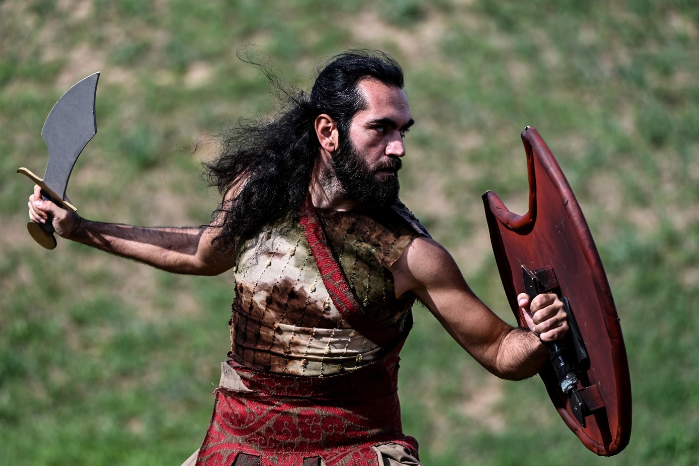 Άνδρας που κρατά ξίφος και ασπίδα