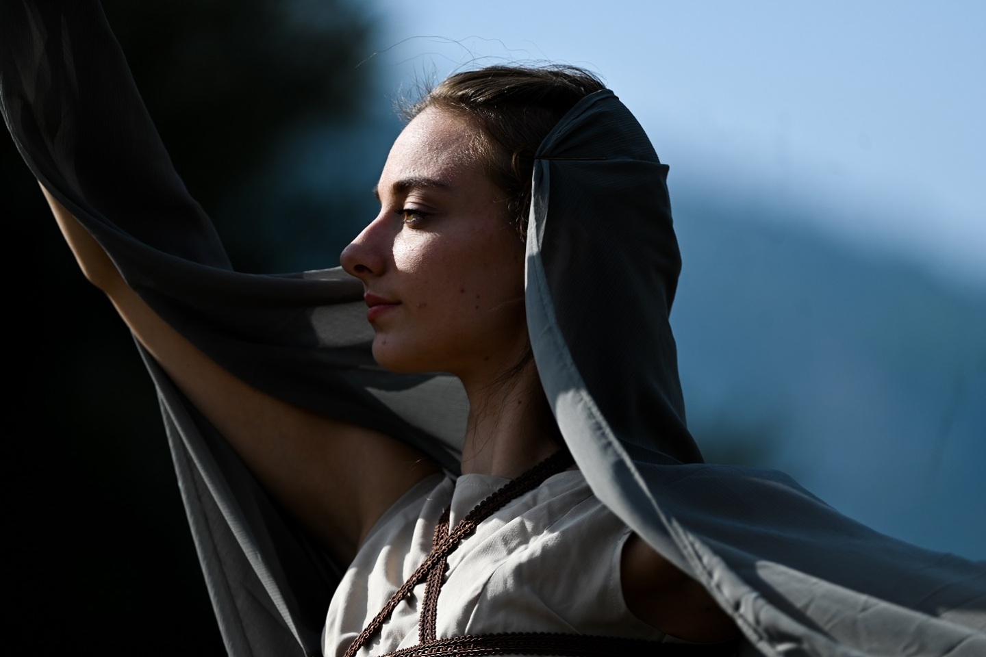 Γυναίκες με αρχαιοελληνικό φόρεμα