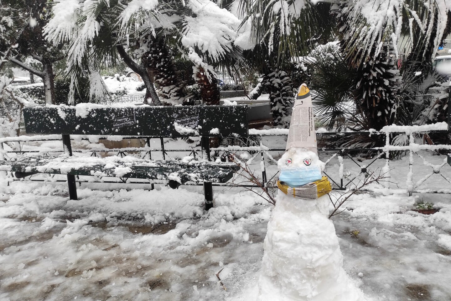 Χιονάθρωπος στην Πανόρμου.