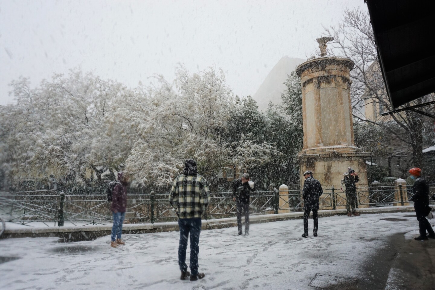 Ισχυρή χιονόπτωση στο ιστορικό κέντρο της Αθήνας. 