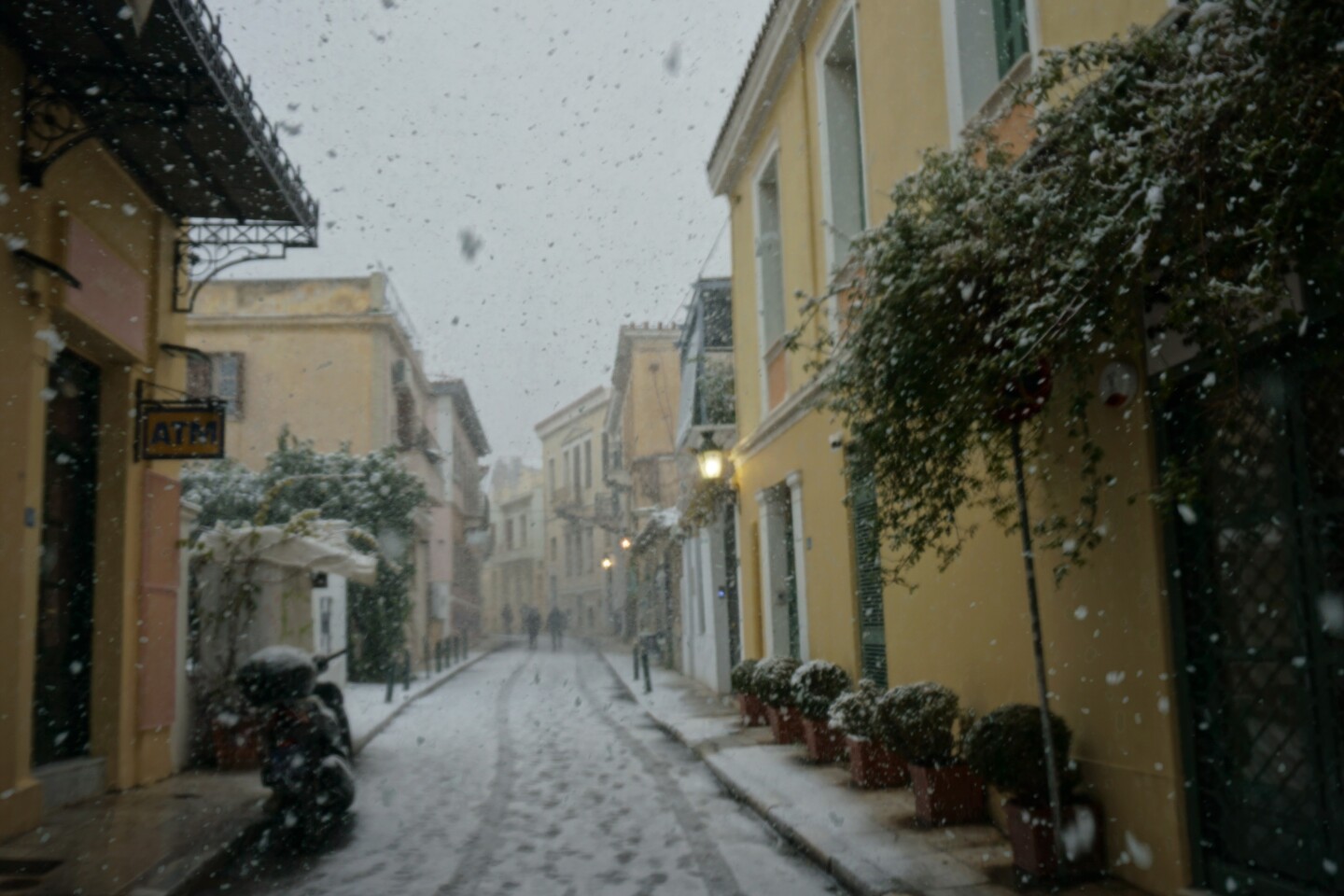 Ισχυρή χιονόπτωση στο ιστορικό κέντρο της Αθήνας. 
