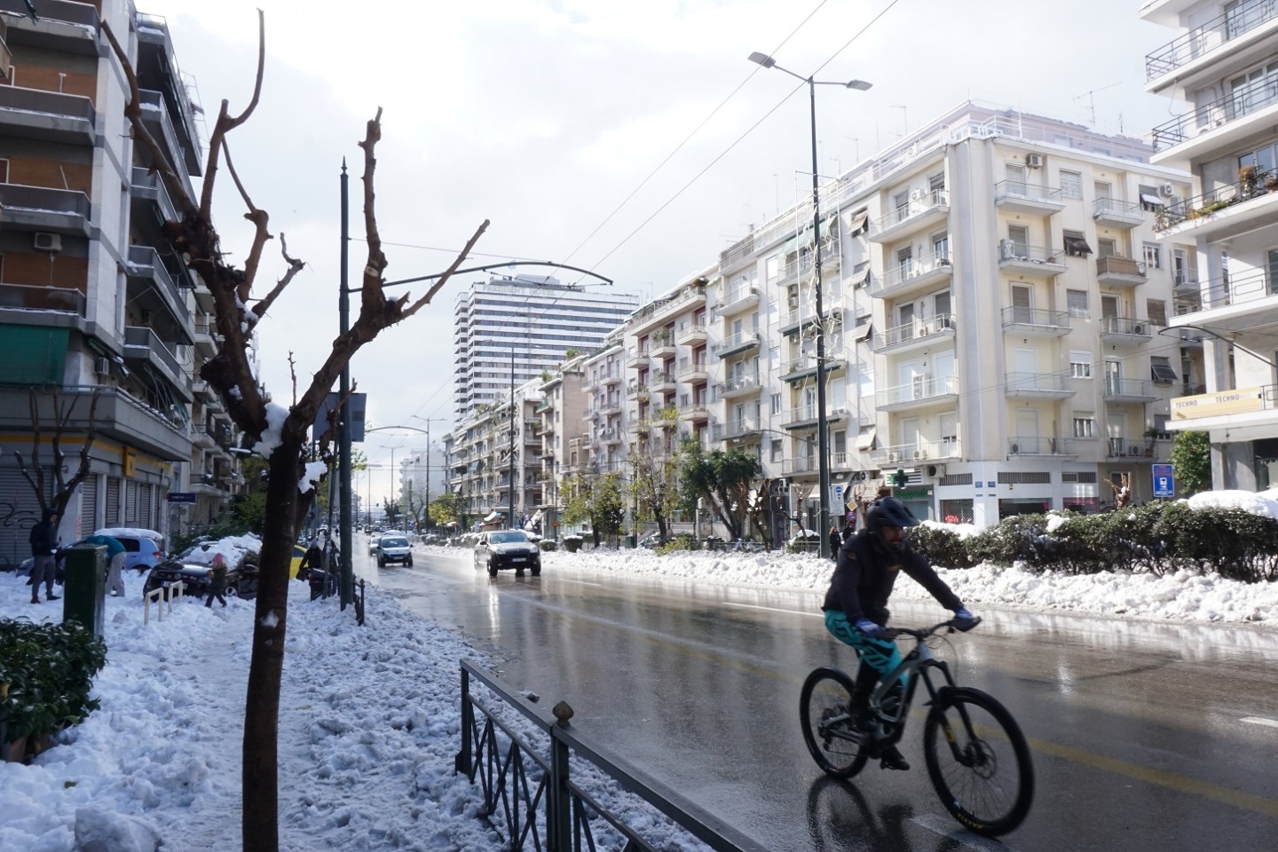 Λεωφόρος Κηφισσίας, 1:00 το μεσημέρι.  