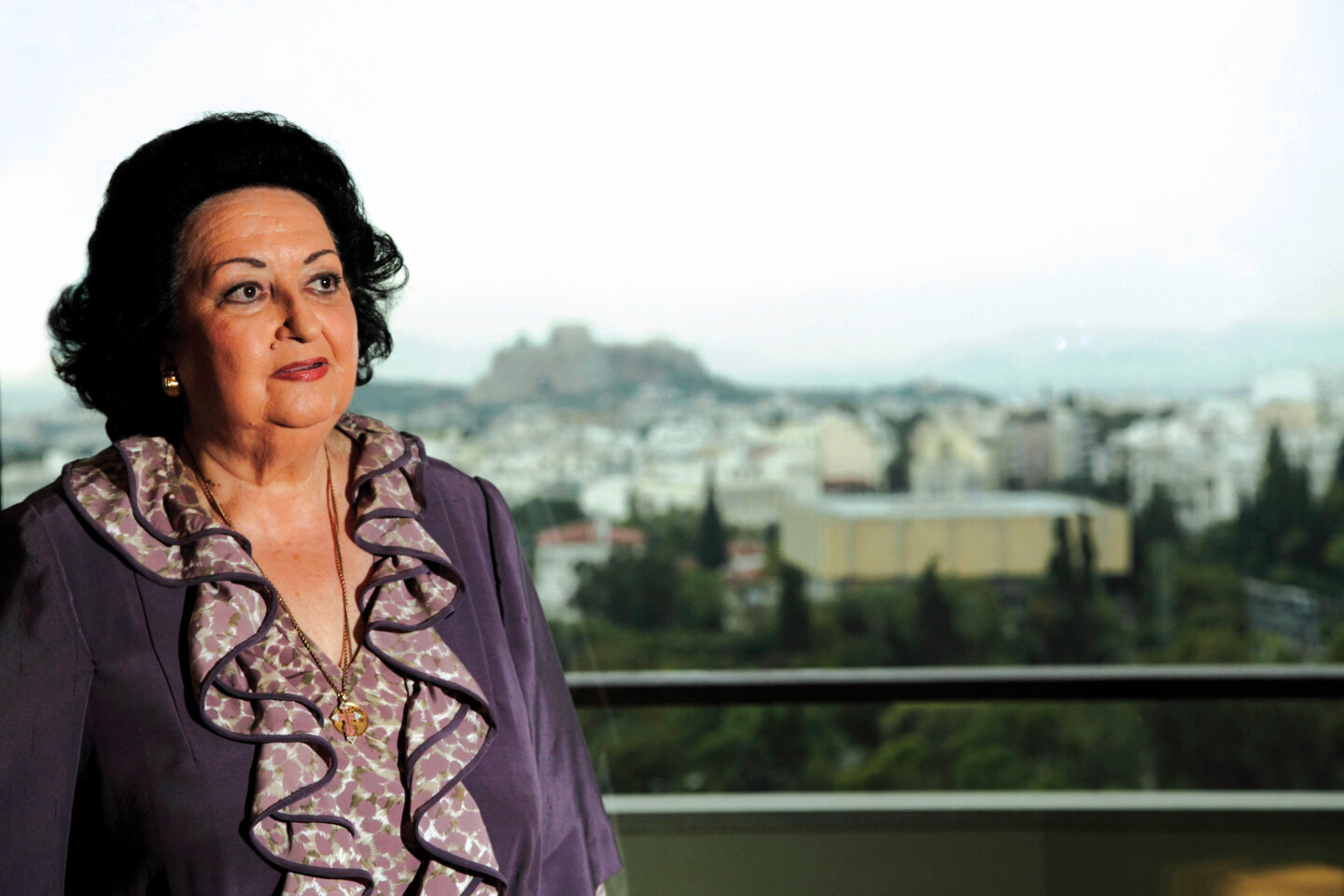 Η Ισπανίδα υψίφωνος της Όπερας Μονσεράτ Καμπαγιέ με θέα την Αθήνα