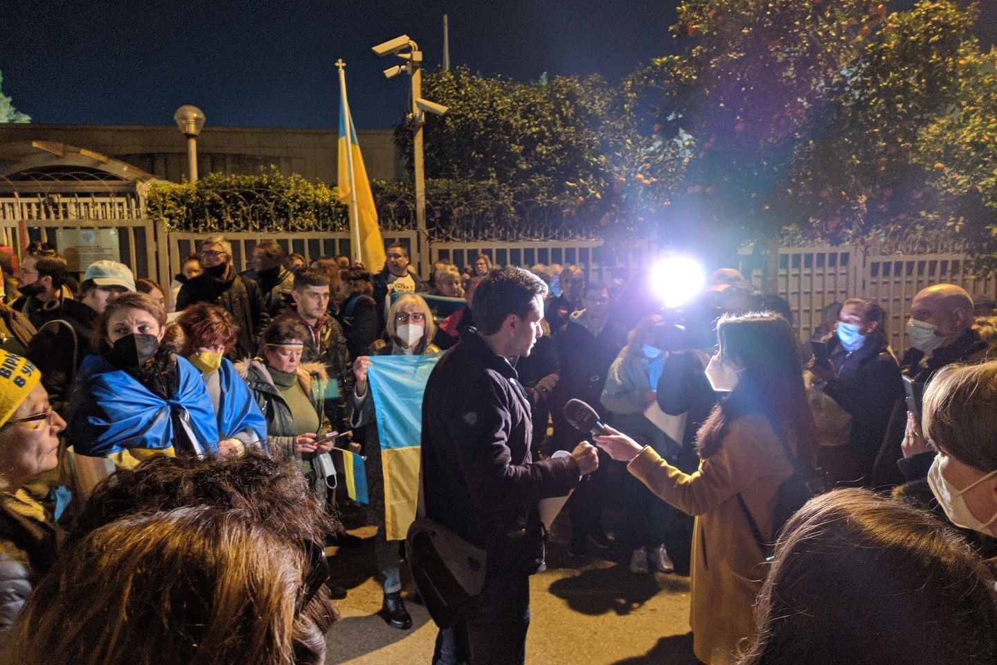 Έλληνες και Ουκρανοί διαδηλώνουν έξω από το προξενείο της Ρωσίας στην Αθήνα